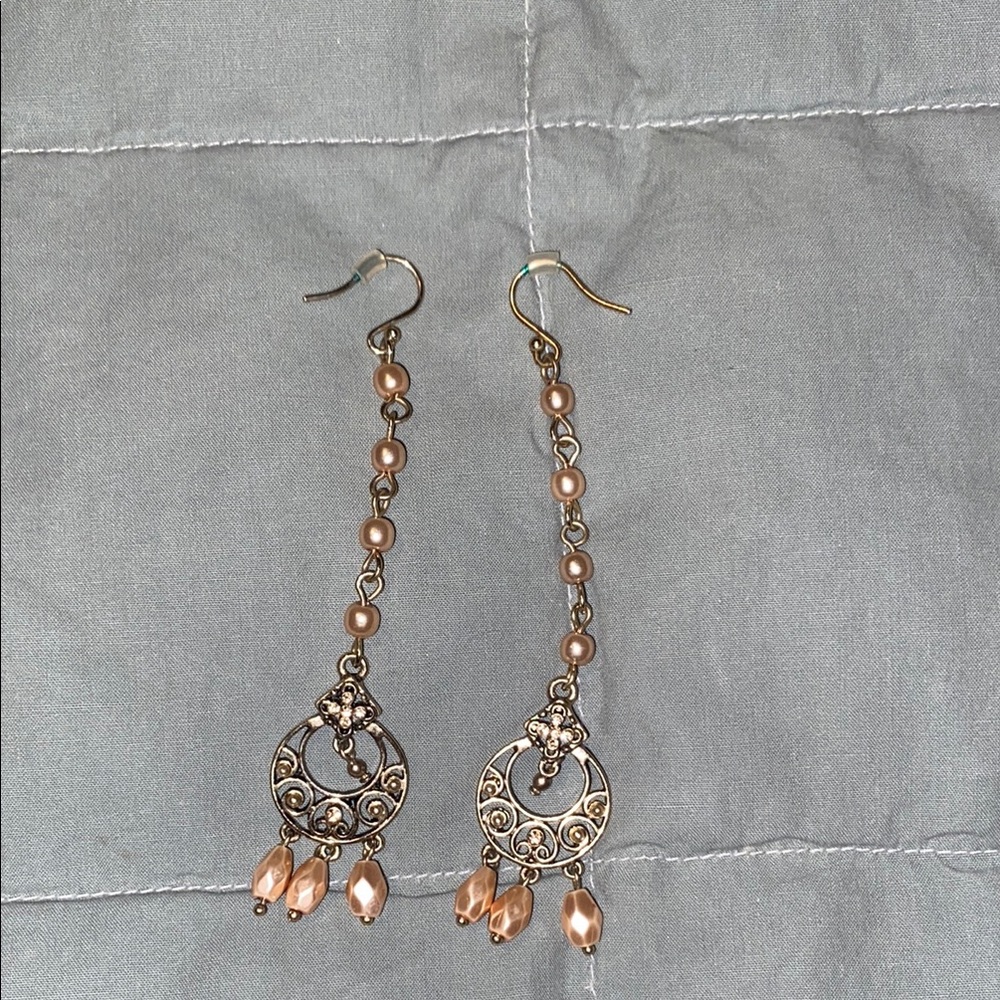 🍑 NWOT Monet Elegant Gold & Peach Pearl Dangle Earrings